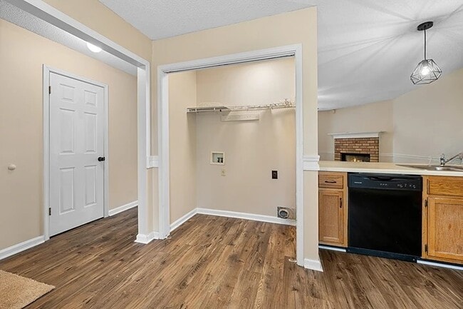 Building Photo - 6787 Chase Cove