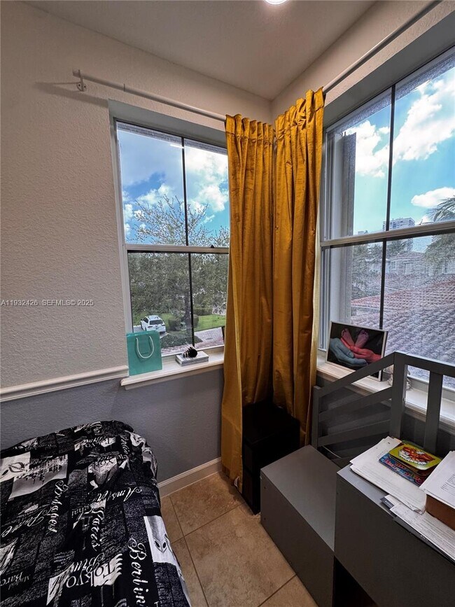 Building Photo - 876 Spinnaker Dr