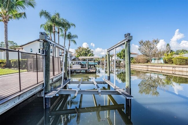 Building Photo - 640 Geneva Pl