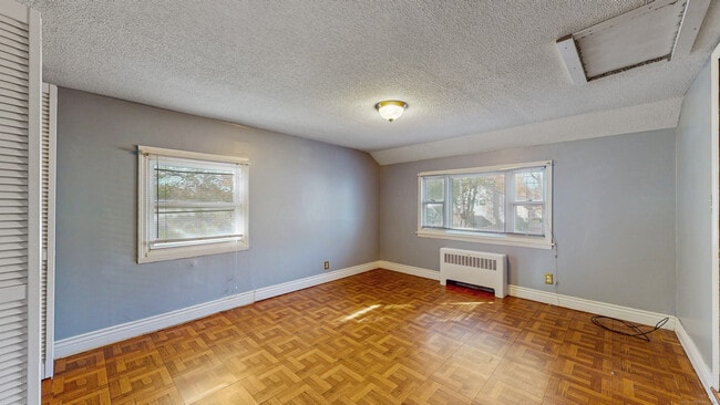 Building Photo - 72 Woodycrest Dr