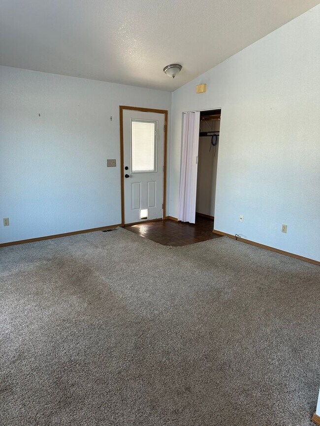 Building Photo - Cozy 2 bedroom 2 bath home