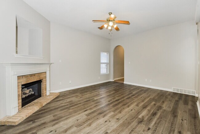 Building Photo - 155 Garden Springs Dr