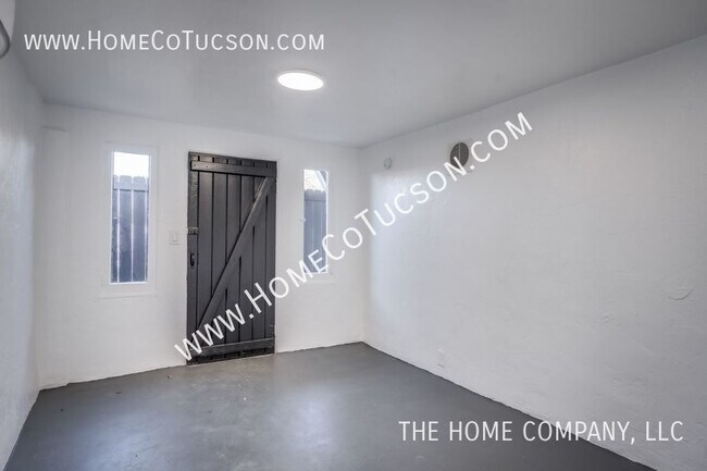 Building Photo - 940 E Florita St