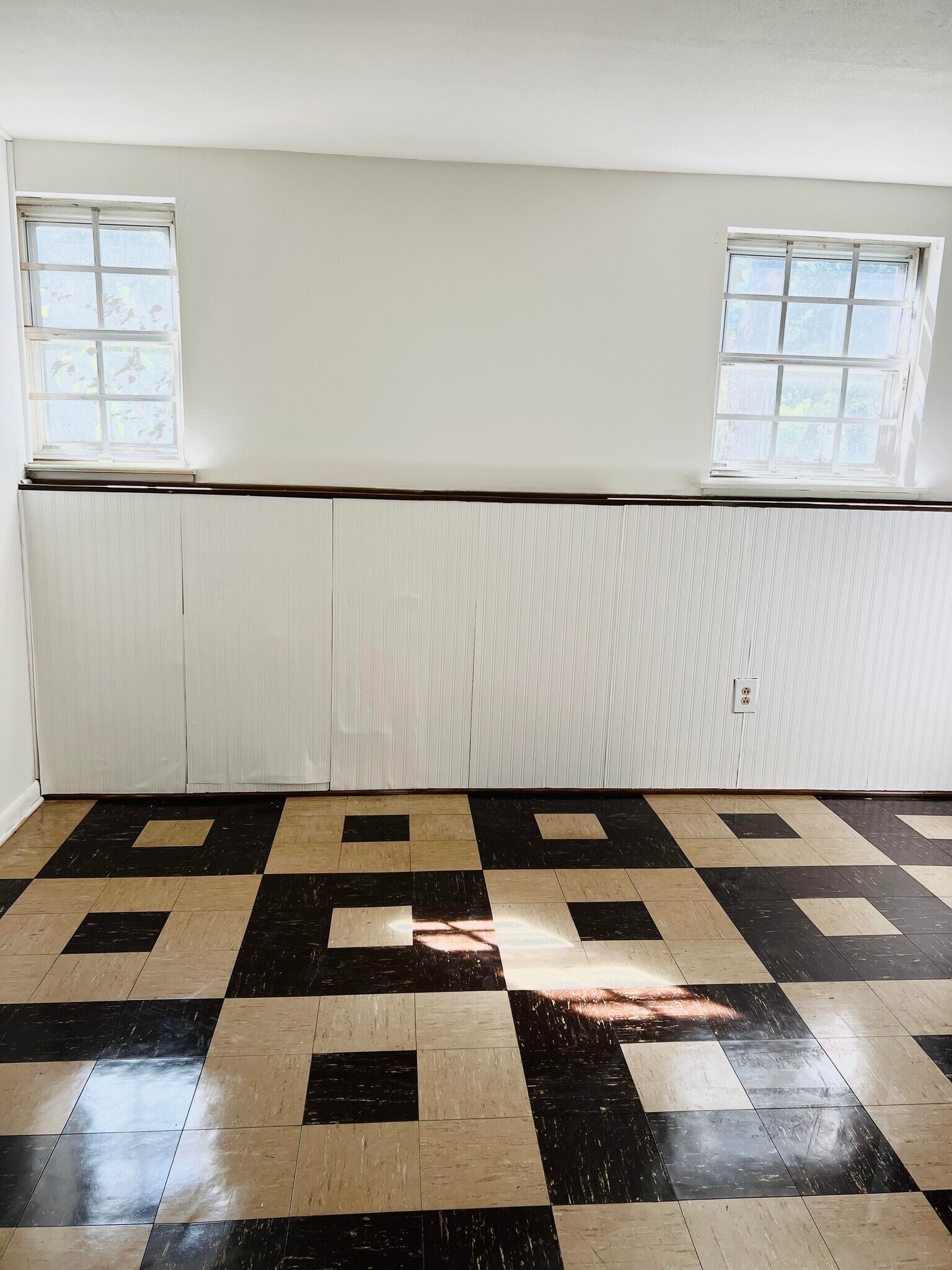 Building Photo - 1405 Pleasant Valley Dr