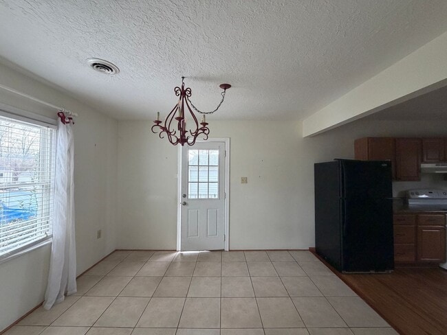 Building Photo - Salem Cottage