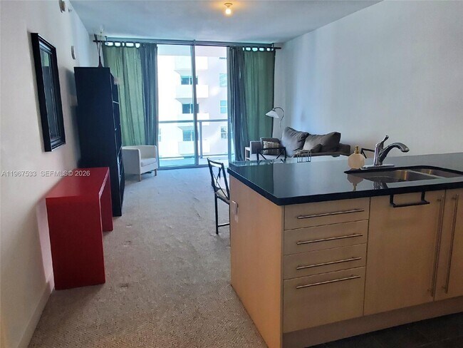 Building Photo - 1111 SW 1st Ave