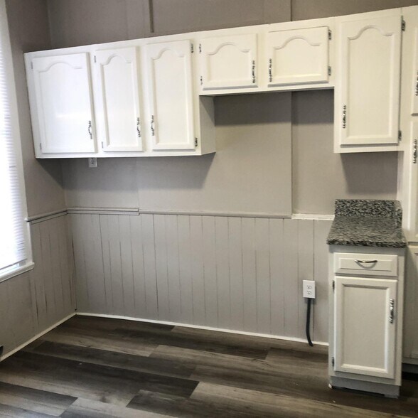 Building Photo - 2327 Duncan St