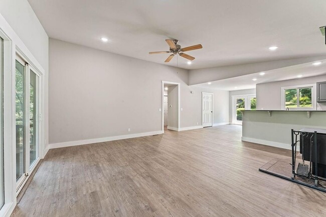 Building Photo - 16 Duvall Ln