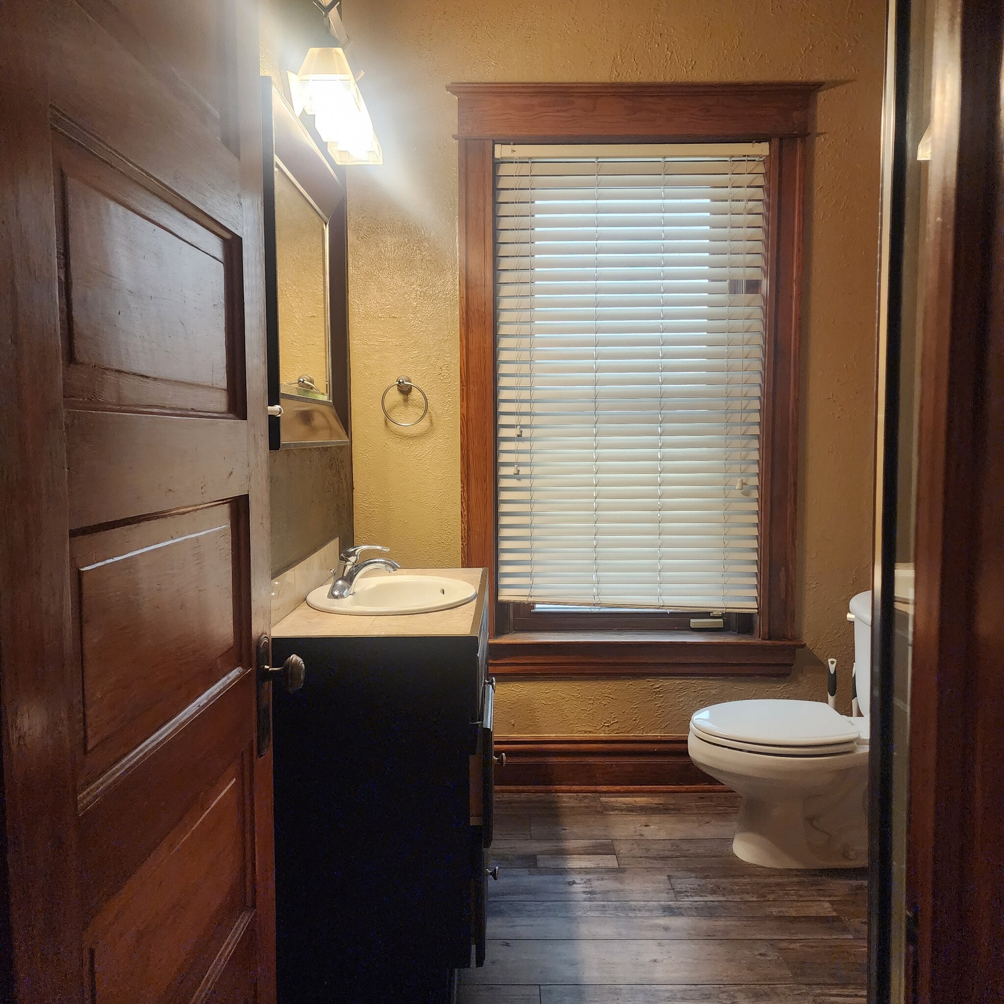 First floor bathroom - 2415 N Vine St
