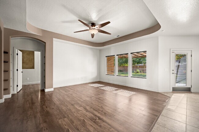 Building Photo - "Spacious 5-Bed Oasis with 3 Baths in Washington, UT – 3,171 Sq Ft of Comfort!"