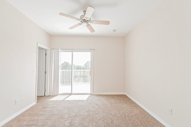 Building Photo - LEASING INCENTIVE!!!!!Gorgeous 3 Bed Townh...