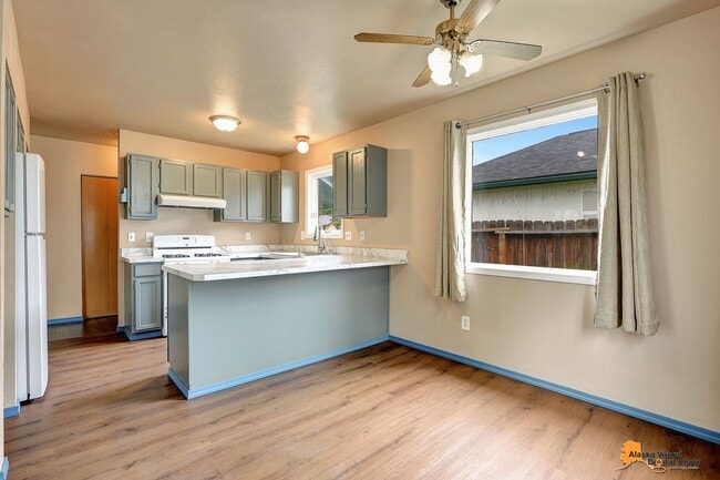 Building Photo - East Anchorage Home with In Unit Laundry a...