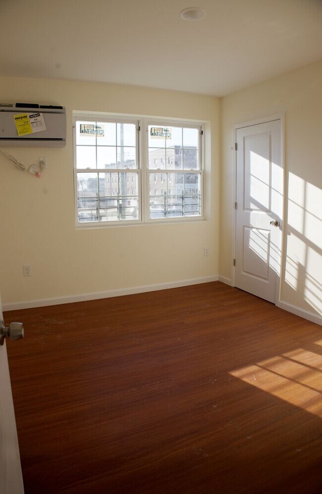 Building Photo - NEW 3 BEDROOM APT IN SOUNDVIEW