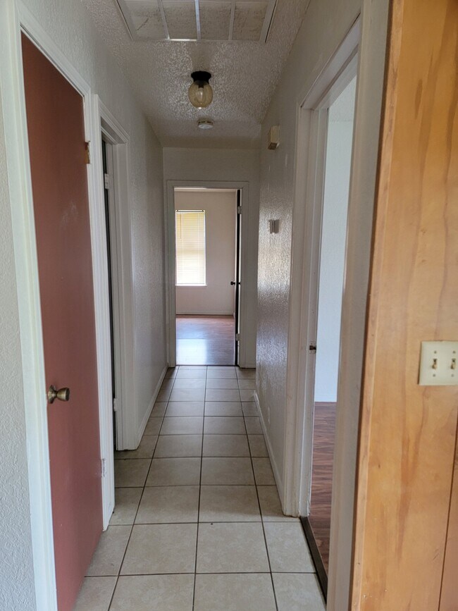 Building Photo - 8112 Azalea Ave
