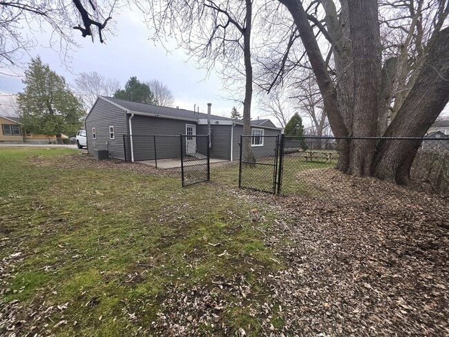 Building Photo - 4582 Maiden Ln