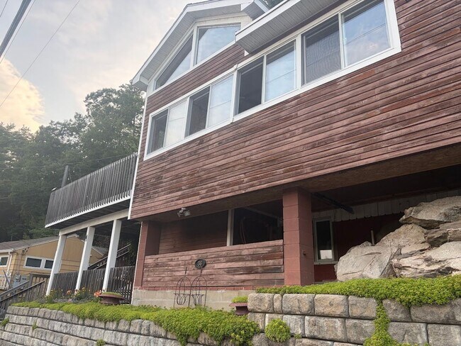 Building Photo - 36 Cobbetts Pond Rd