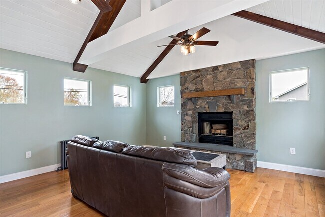 Building Photo - 539 Maple Ave