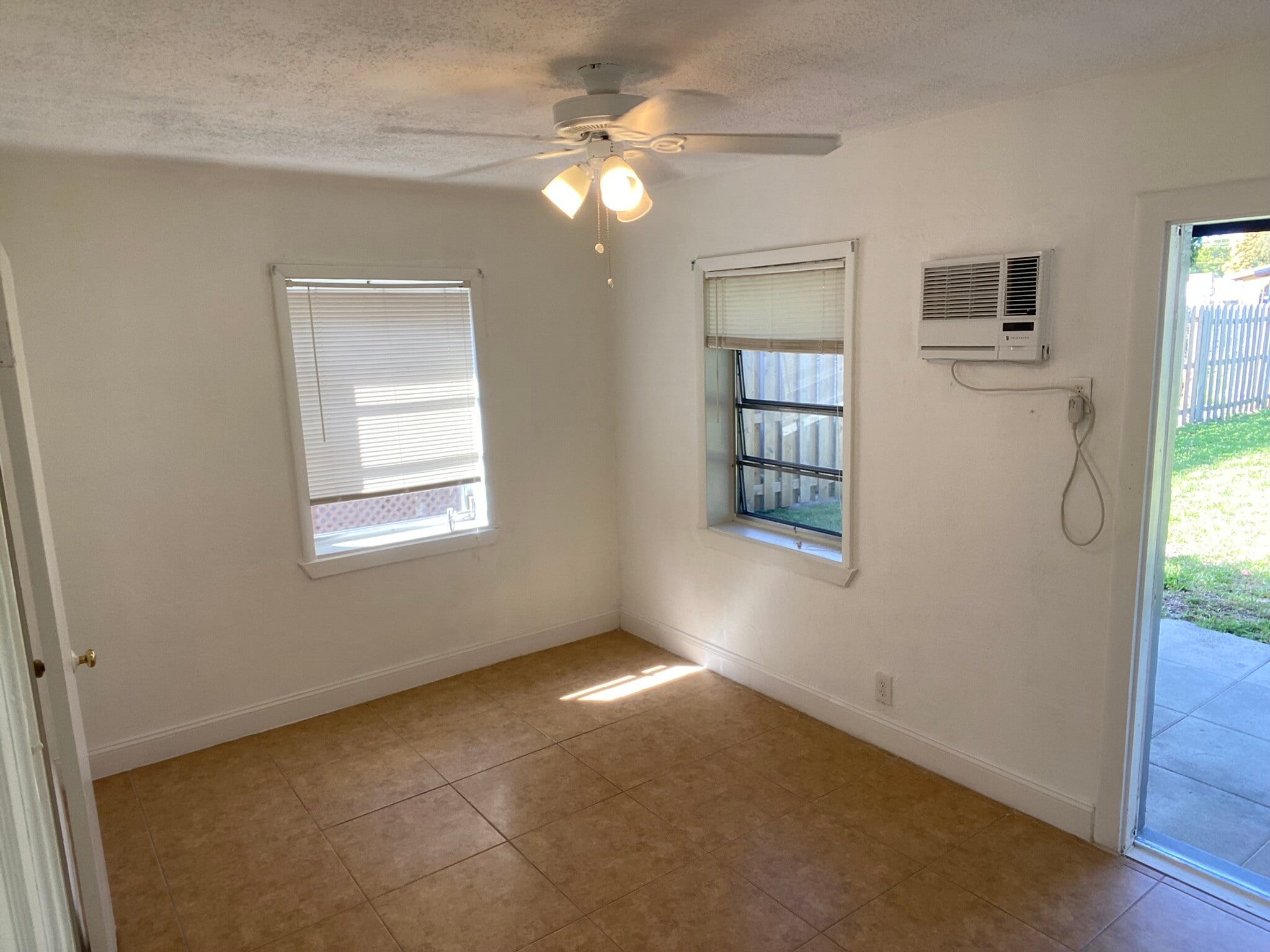 Building Photo - 924 N 16th Ave