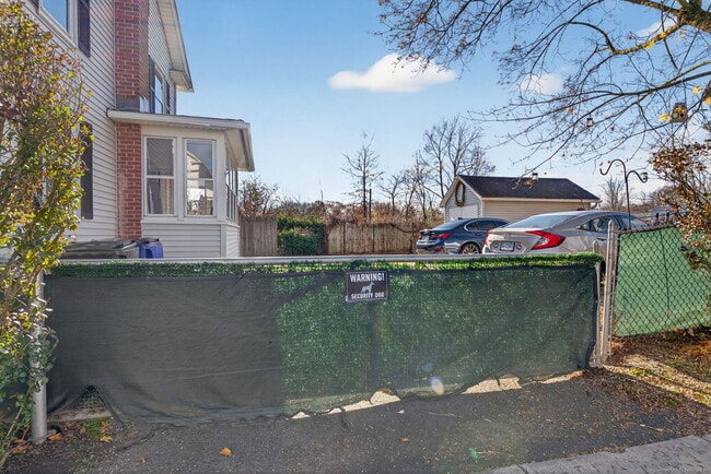 Building Photo - 12 N Main St