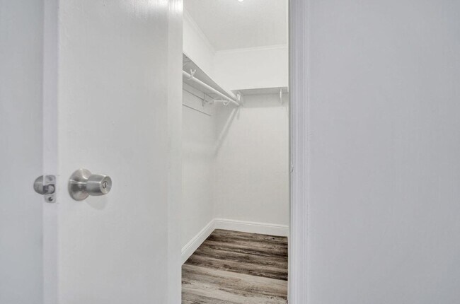 Building Photo - 229 SW 1st Ave