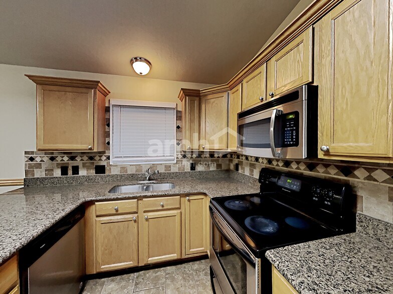 Building Photo - 1428 S 2850 E