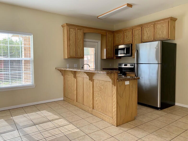 Primary Photo - 2702 Phoenix St