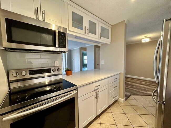 Building Photo - Beautiful 1-Bedroom Condo at Mountain Shadow Condominiums