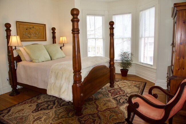 Building Photo - Stunning Furnished Historic Renovation in ...