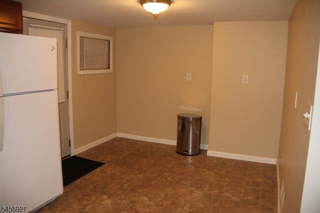 Building Photo - 31 Ringwood Ln