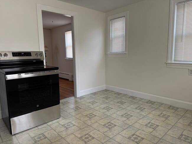 Building Photo - 173 Pleasant St