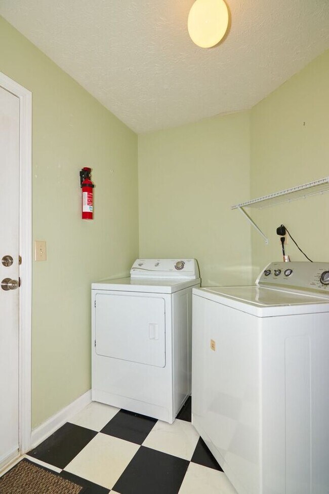 Building Photo - Lovely 3 Bedroom Home with Pond View