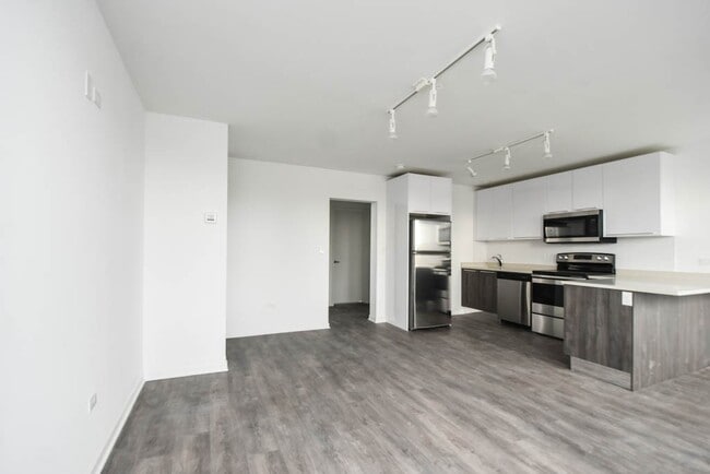 Building Photo - 940 W Winona St