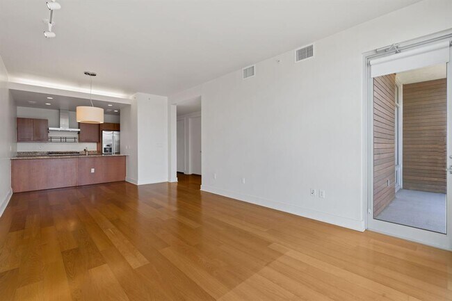 Building Photo - 210 Lee Barton Dr