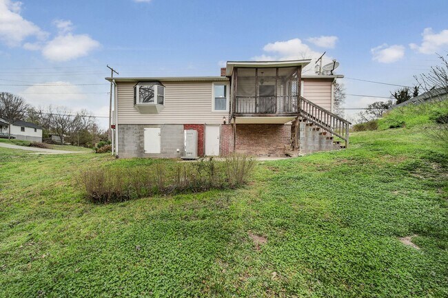 Building Photo - 307 Rice St