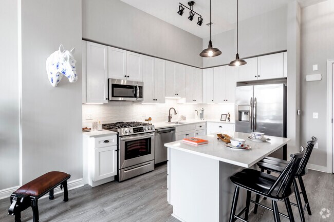 1 BR, 1 BA - 737 SF - Park Kennedy
