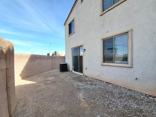 Building Photo - Cimarron Laredo Rud