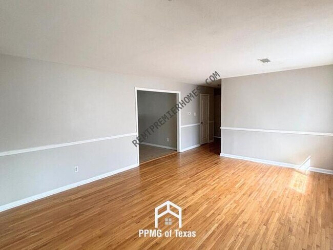 Building Photo - 1000 Lessel Dr