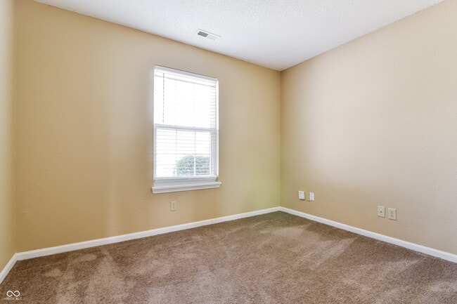 Building Photo - 2736 Woodfield Blvd