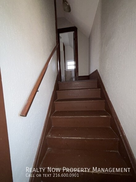 Building Photo - 1344 S Green Rd