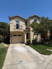 Building Photo - 2 Bedroom | 2.5 Bathroom | Single family home