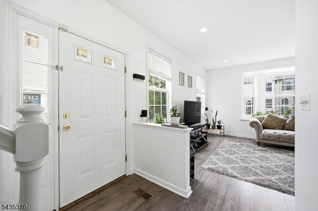 Building Photo - 216 Barringer Dr