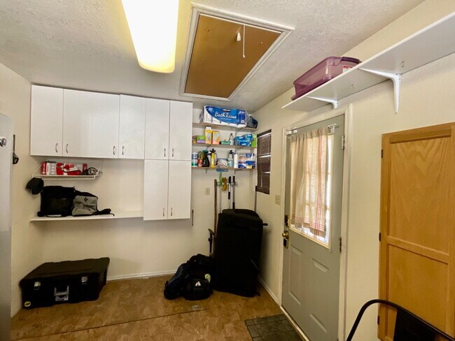 Building Photo - Charming 2-Bedroom Corner Lot Home with Be...