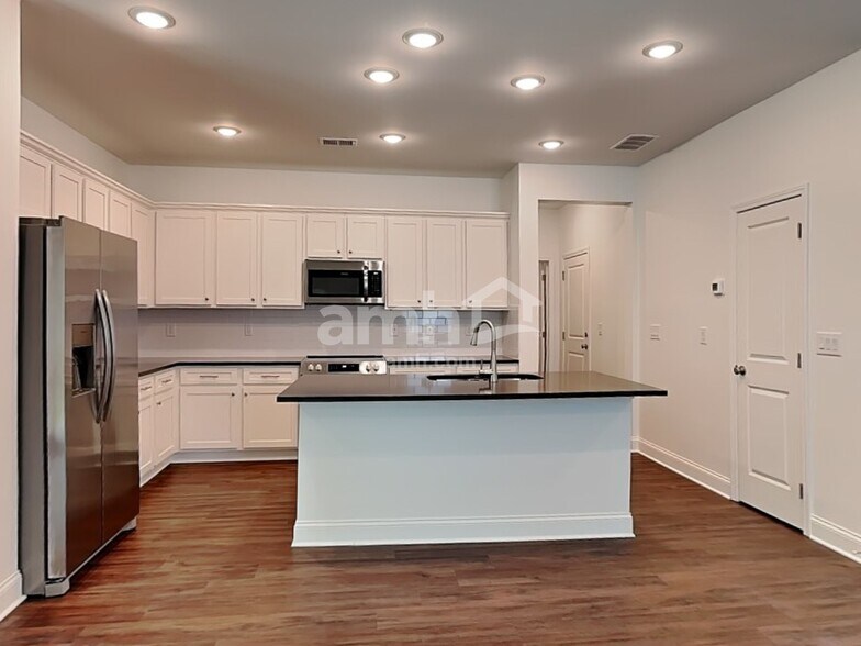 Building Photo - 90 Spruce Cir
