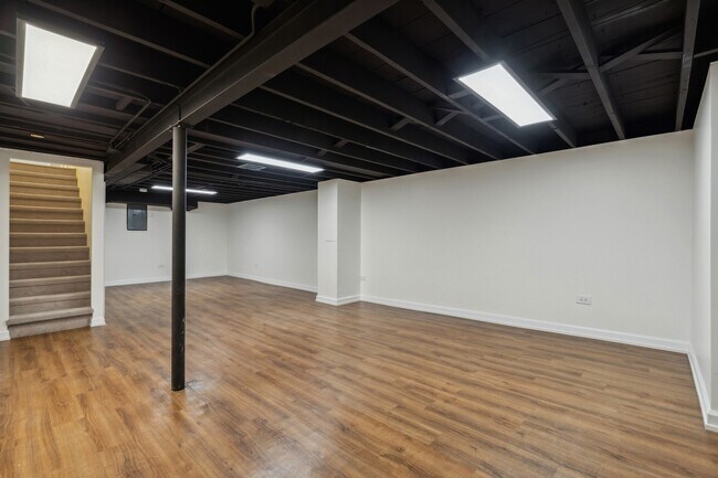 Building Photo - 4725 Thatcher Ave