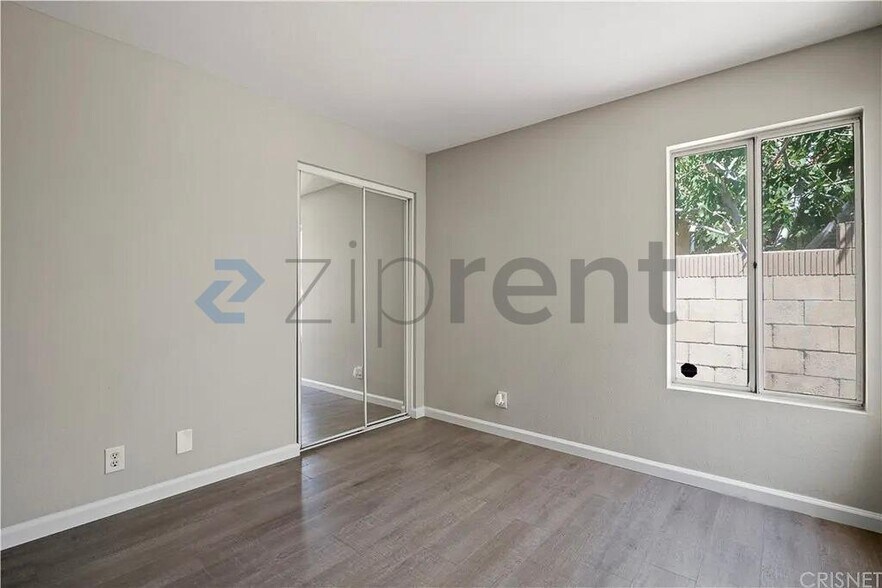 Building Photo - Unit