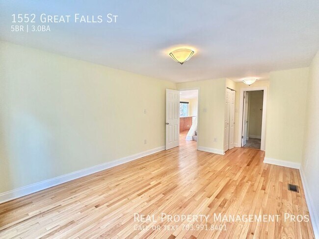 Building Photo - 1552 Great Falls St