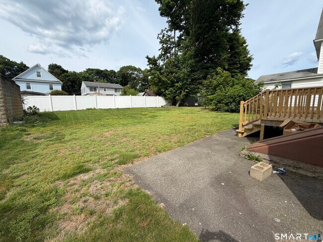 Building Photo - 61 Park Cir