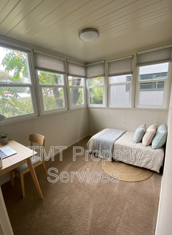 Building Photo - 719 19th St