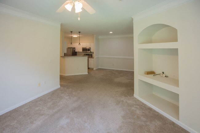 Building Photo - Lovely 2-bedroom, 2-bath condo available f...