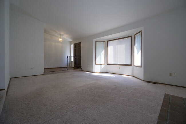 Building Photo - 16708 SE 40th Pl